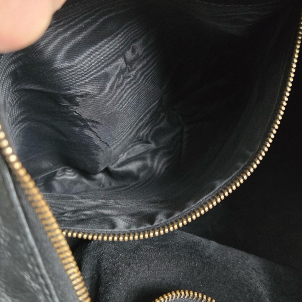 Gucci Elegant Black Leather Hobo Handbag - Picture 8 of 15